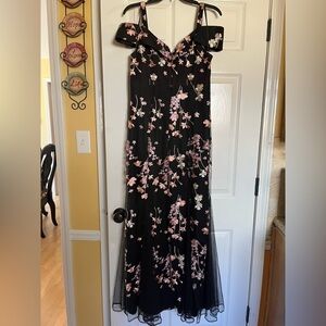 Formal gown size 10 Has not been altered.